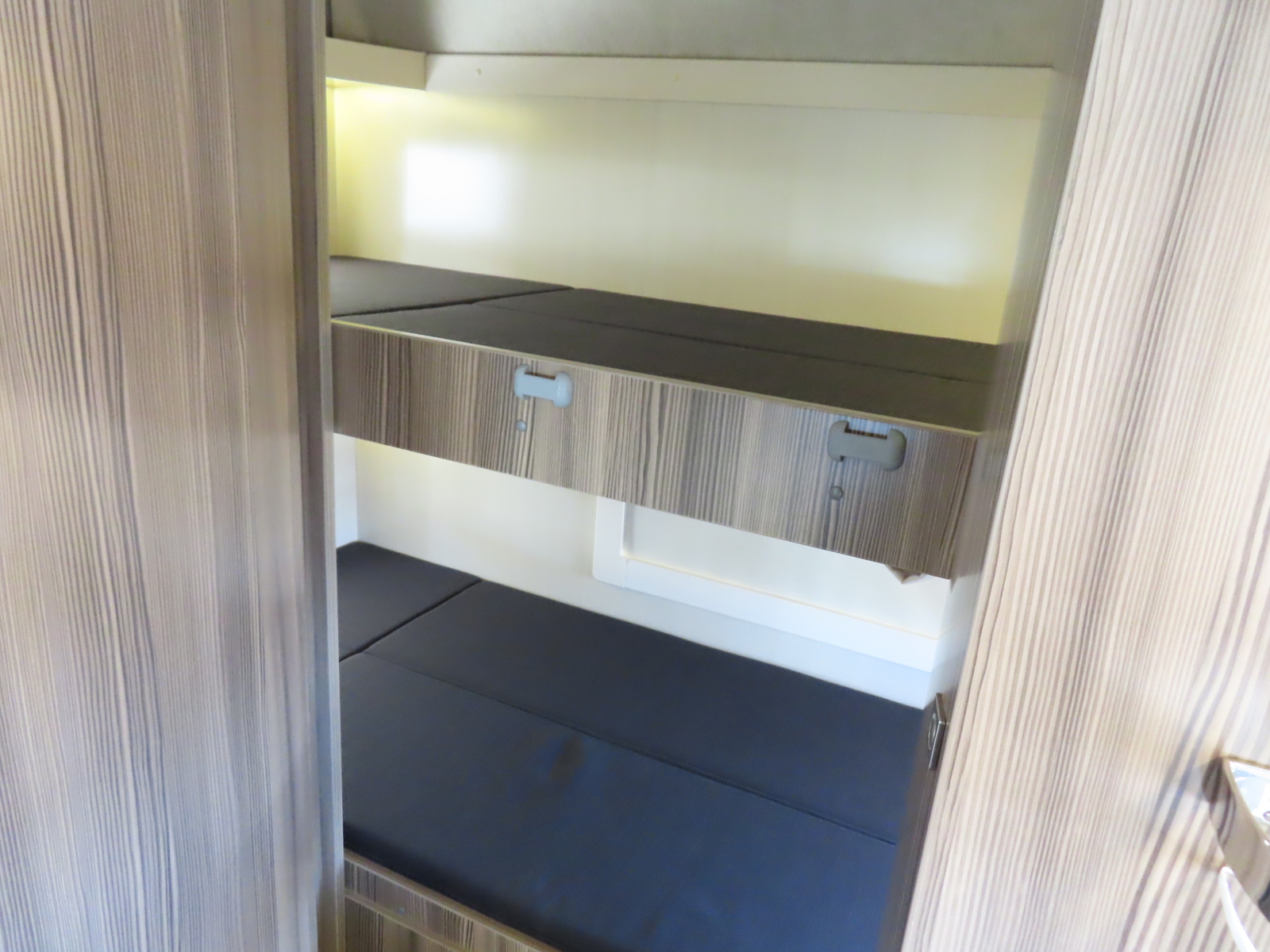 キャンピングカー キャブコン ｶﾑﾛｰﾄﾞ ﾊﾞﾝﾃｯｸ ｼﾞﾙ520