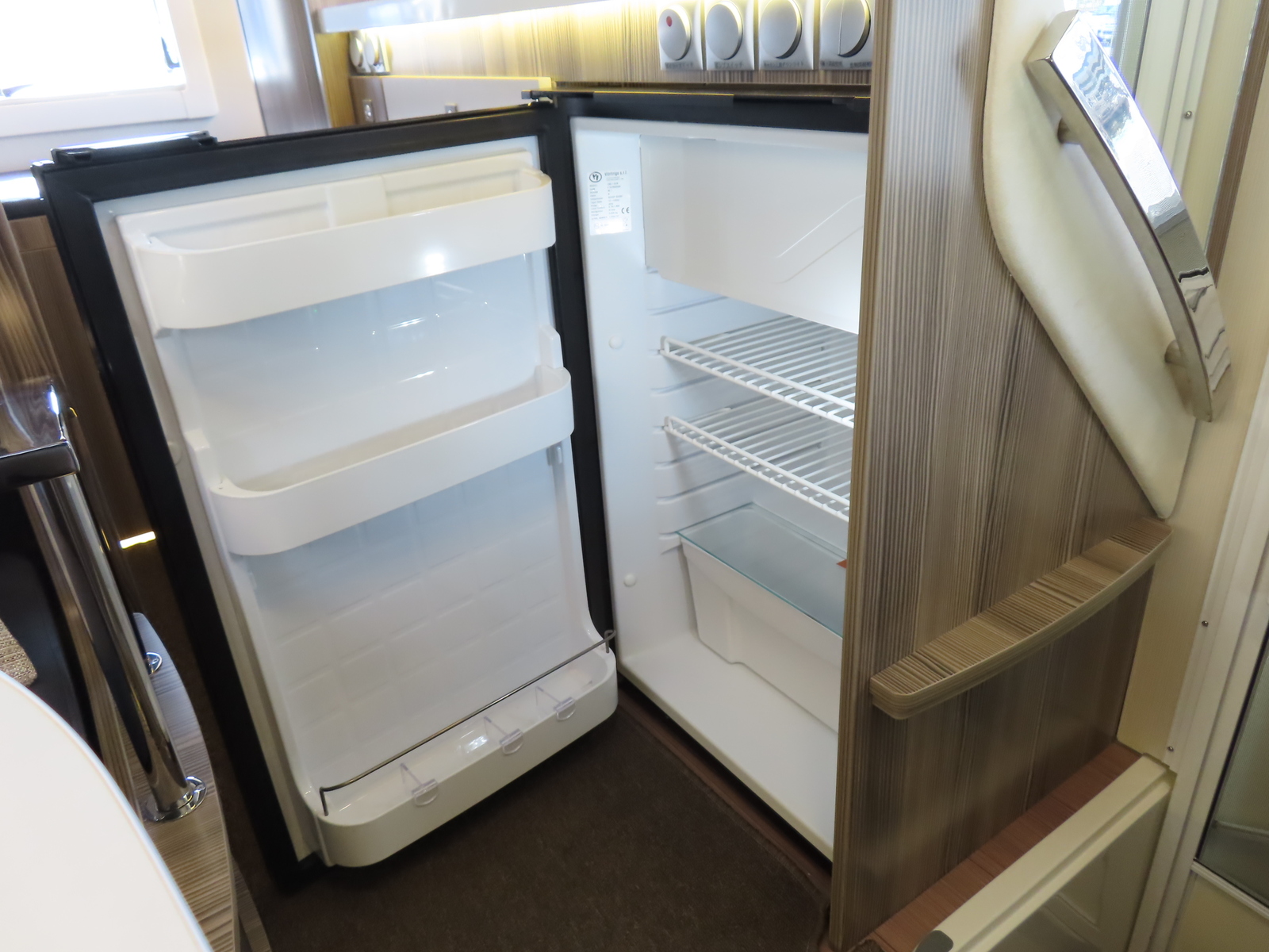 キャンピングカー キャブコン ｶﾑﾛｰﾄﾞ ﾊﾞﾝﾃｯｸ ｼﾞﾙ520