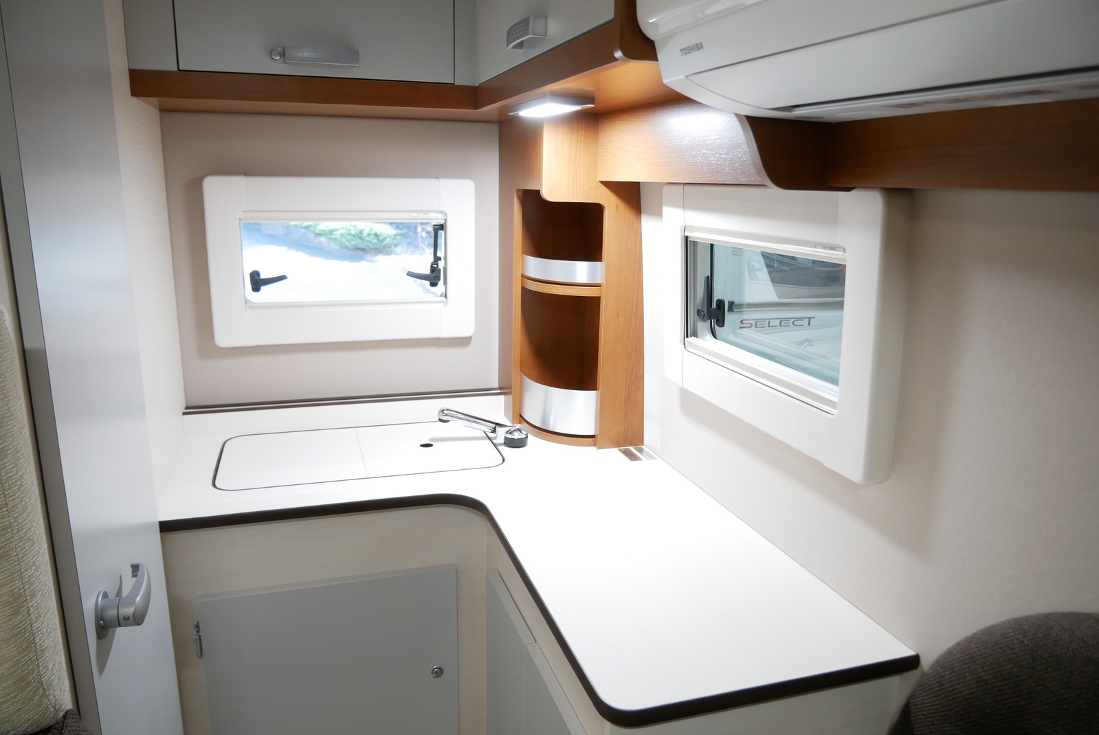 キャンピングカー キャブコン ﾎﾞﾝｺﾞ ﾛｰﾀｽRV ﾏﾝﾎﾞｳｲﾌﾞ 家庭用ｴｱｺﾝ