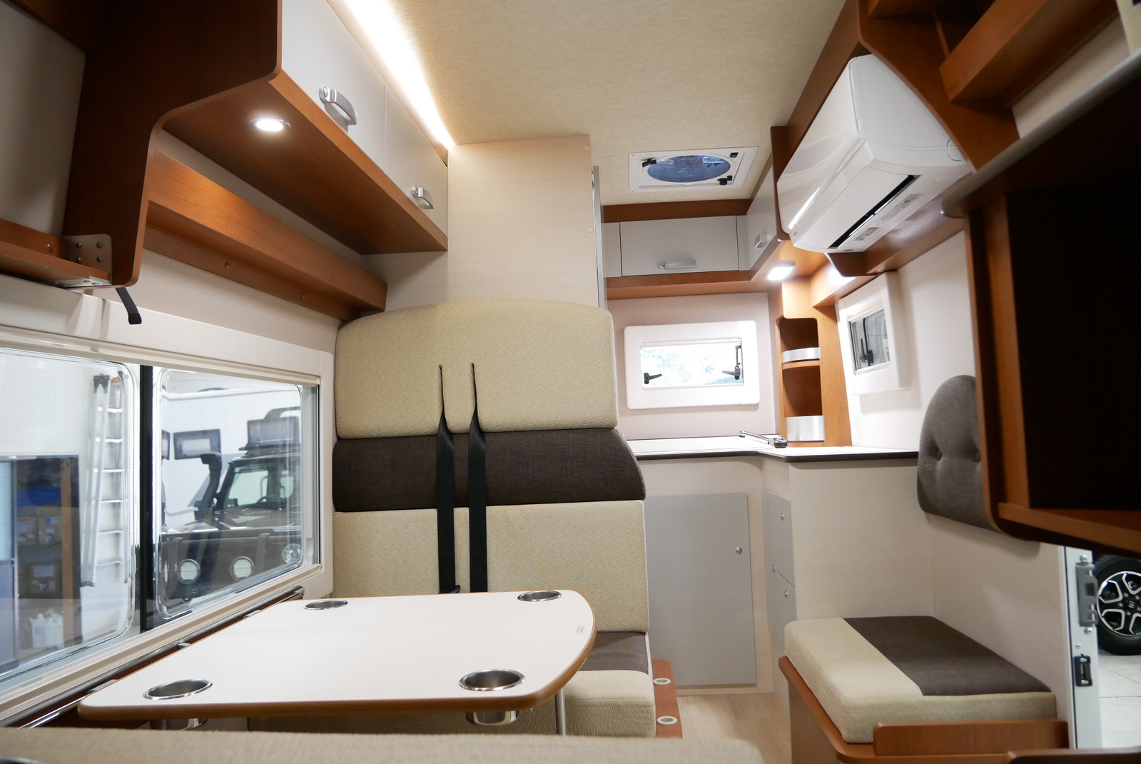 キャンピングカー キャブコン ﾎﾞﾝｺﾞ ﾛｰﾀｽRV ﾏﾝﾎﾞｳｲﾌﾞ 家庭用ｴｱｺﾝ