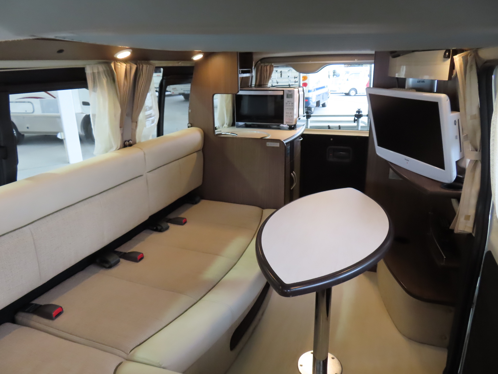 キャンピングカー バンコン ﾊｲｴｰｽ ﾚｸﾋﾞｨ ﾎﾞｰﾉ 4WD