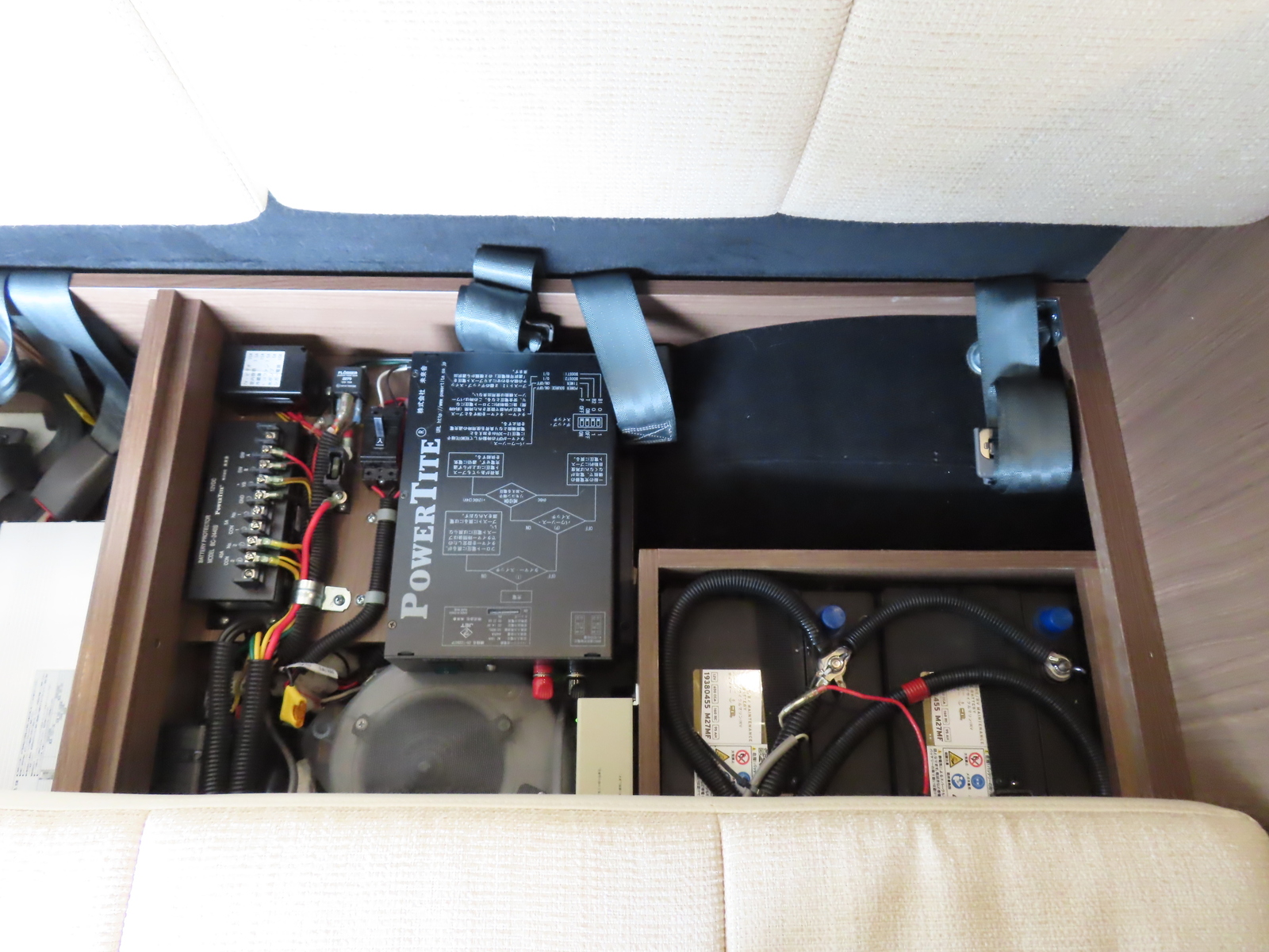 キャンピングカー バンコン ﾊｲｴｰｽ ﾚｸﾋﾞｨ ﾎﾞｰﾉ 4WD