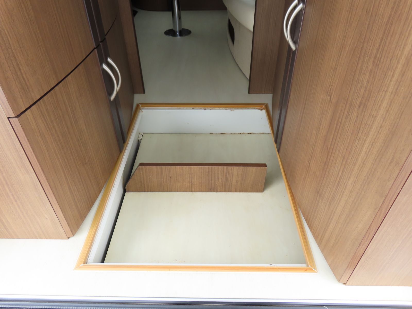 キャンピングカー バンコン ﾊｲｴｰｽ ﾚｸﾋﾞｨ ﾎﾞｰﾉ 4WD