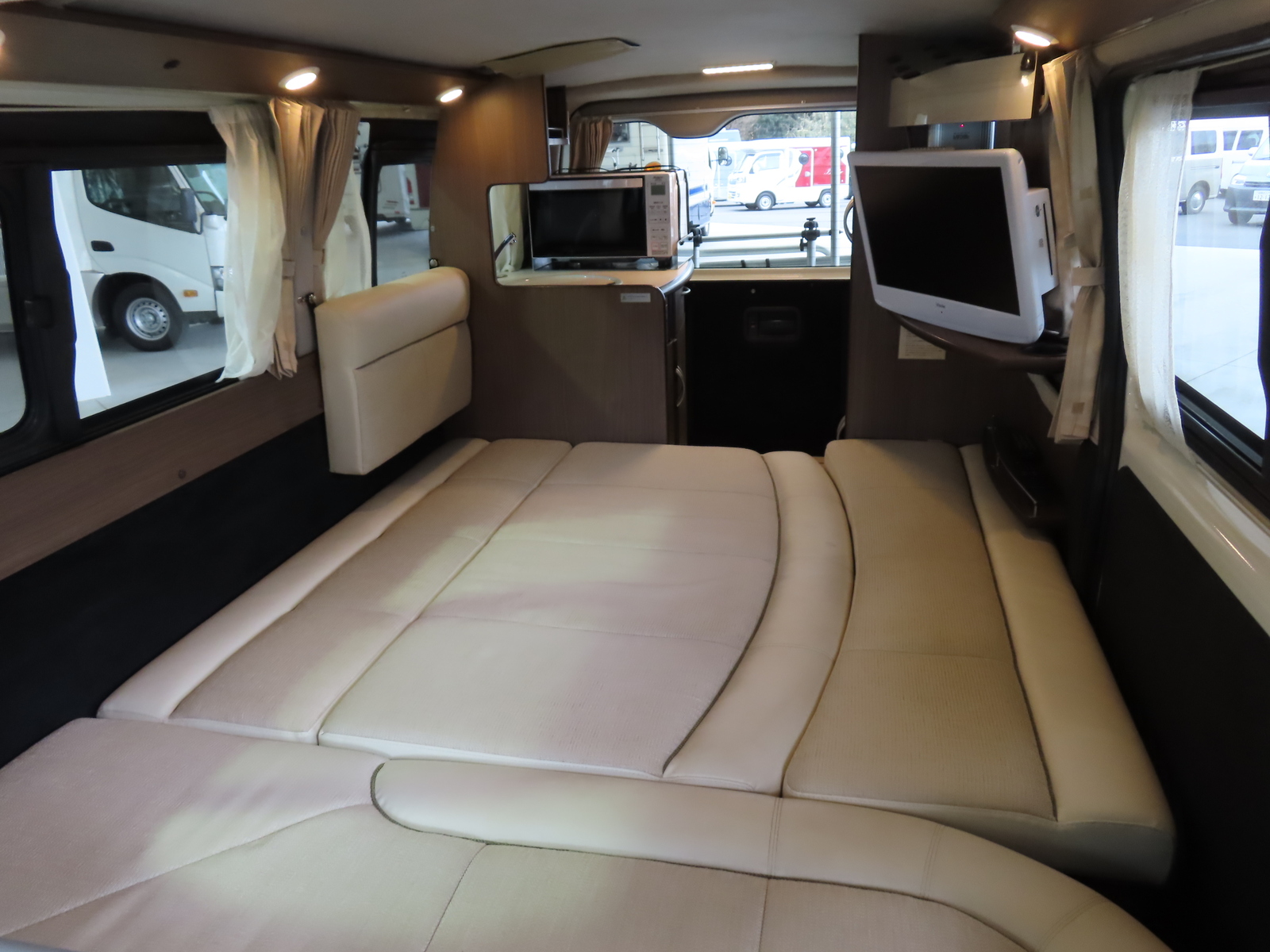 キャンピングカー バンコン ﾊｲｴｰｽ ﾚｸﾋﾞｨ ﾎﾞｰﾉ 4WD