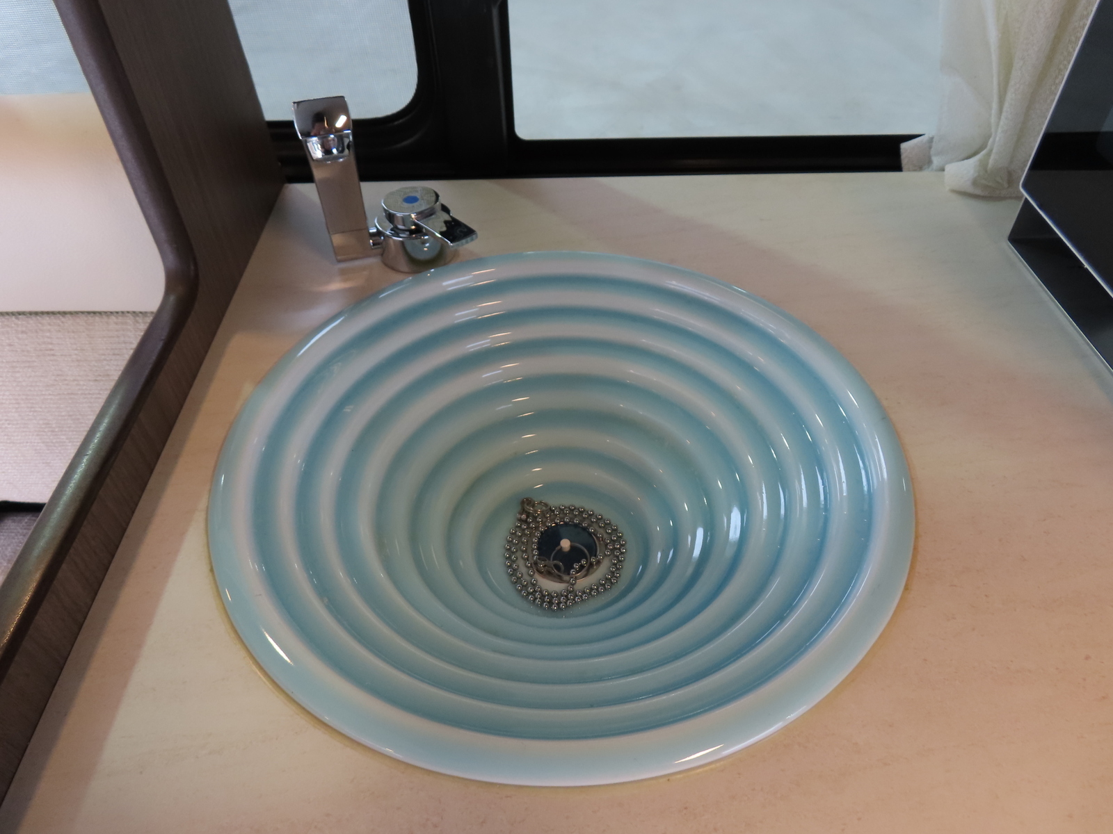 キャンピングカー バンコン ﾊｲｴｰｽ ﾚｸﾋﾞｨ ﾎﾞｰﾉ 4WD