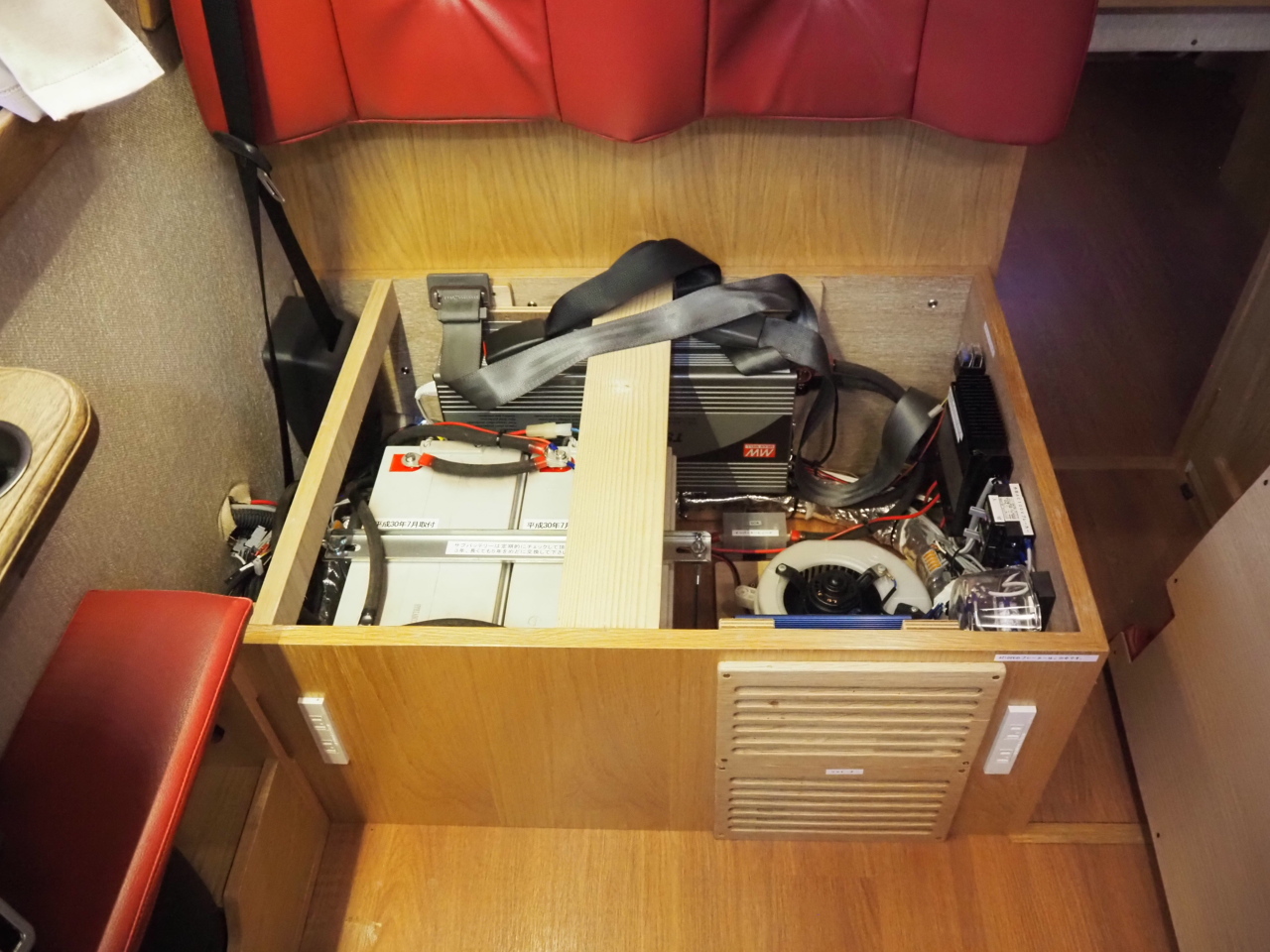 キャンピングカー バンコン ﾊｲｴｰｽ ｶﾄｰﾓｰﾀｰ ZOOｲﾙﾃﾞﾙﾌｨｰﾉ 4WD