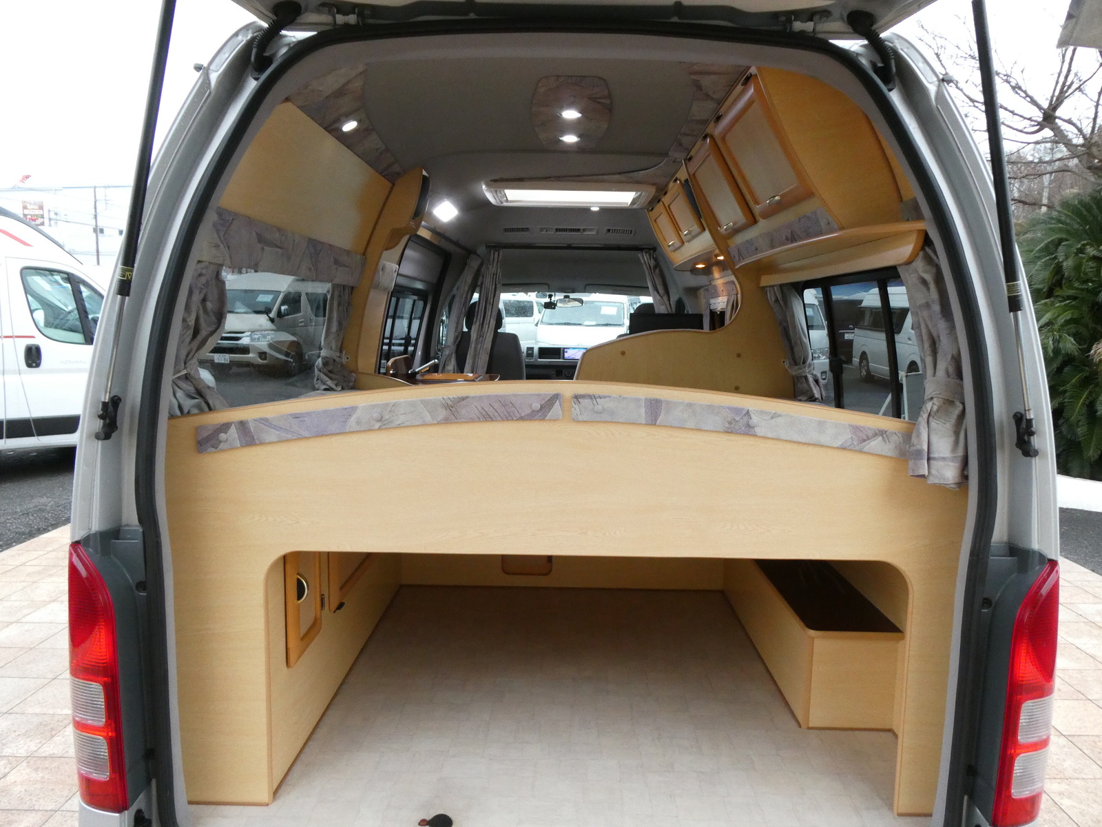 キャンピングカー バンコン RVﾋﾞｯｸﾌｯﾄ　ﾘﾄﾙﾉｵｸﾀｰﾋﾞｱ　4WD　FFﾋｰﾀｰ