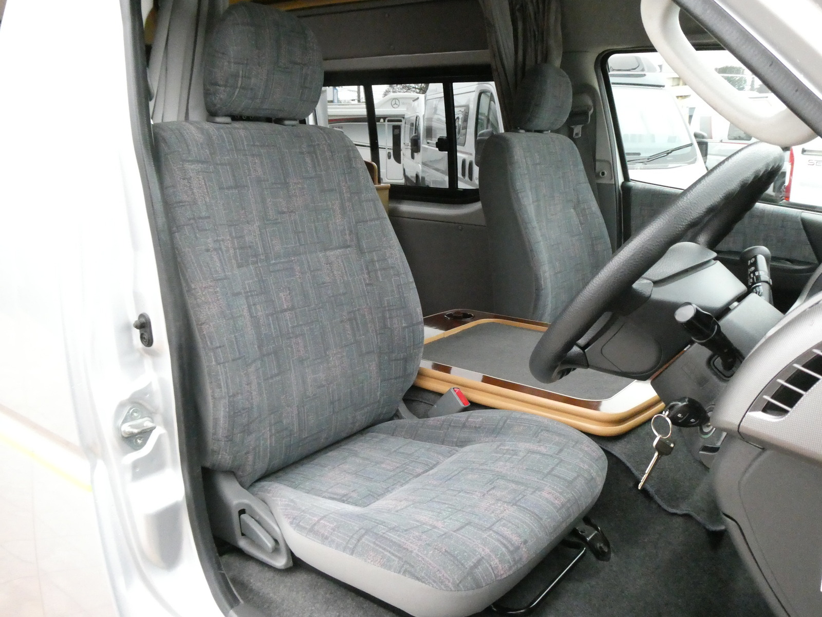 キャンピングカー バンコン RVﾋﾞｯｸﾌｯﾄ　ﾘﾄﾙﾉｵｸﾀｰﾋﾞｱ　4WD　FFﾋｰﾀｰ