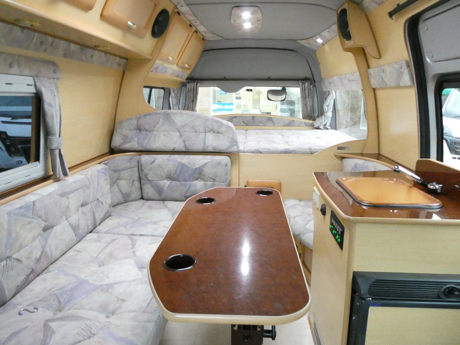 キャンピングカー バンコン RVﾋﾞｯｸﾌｯﾄ　ﾘﾄﾙﾉｵｸﾀｰﾋﾞｱ　4WD　FFﾋｰﾀｰ