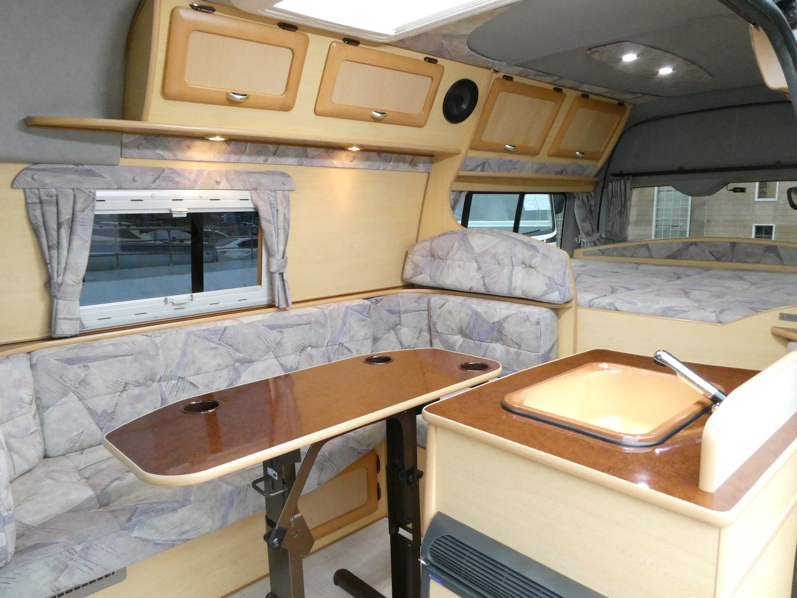 キャンピングカー バンコン RVﾋﾞｯｸﾌｯﾄ　ﾘﾄﾙﾉｵｸﾀｰﾋﾞｱ　4WD　FFﾋｰﾀｰ