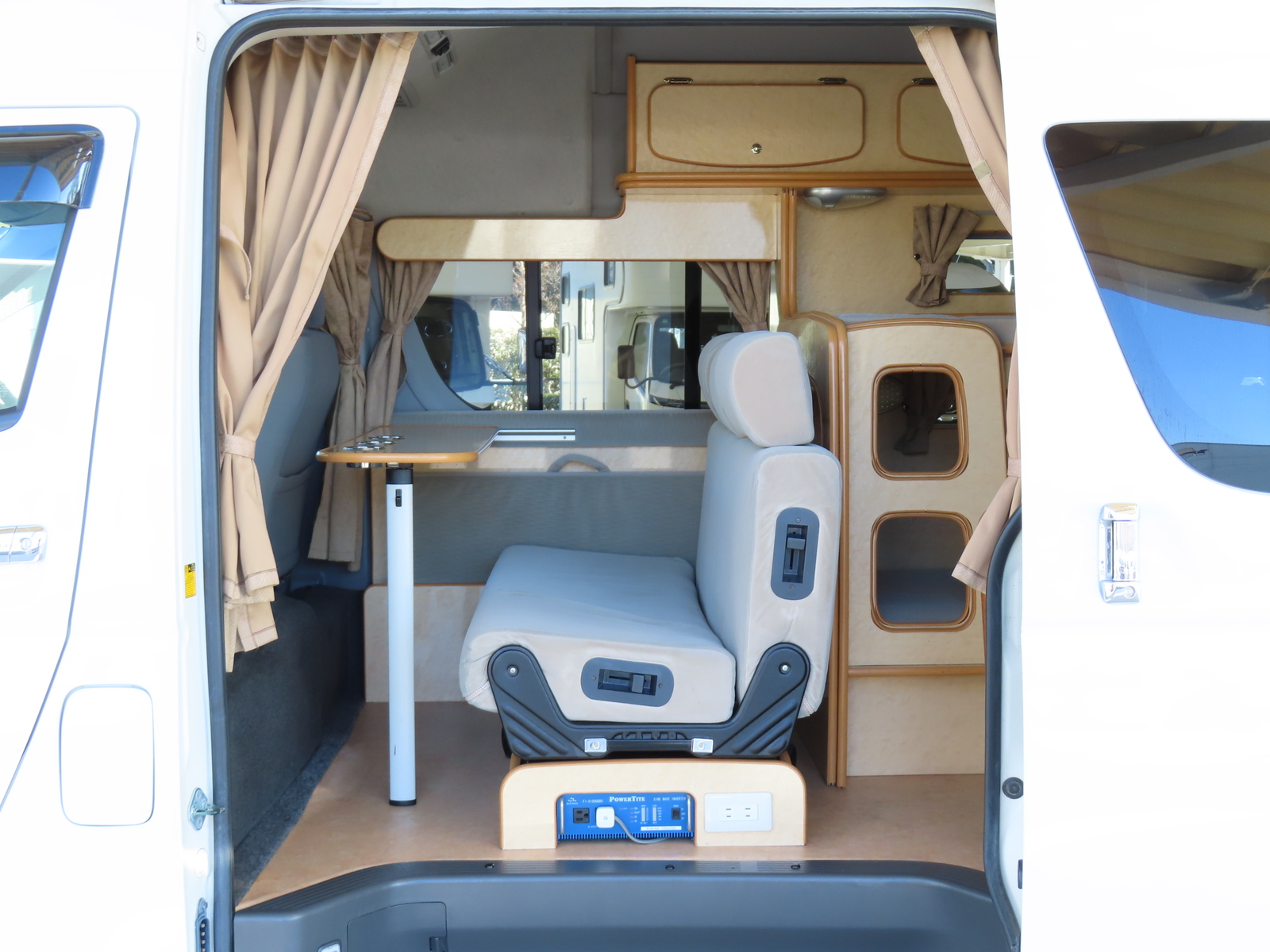 キャンピングカー バンコン ﾊｲｴｰｽ FOCS Di