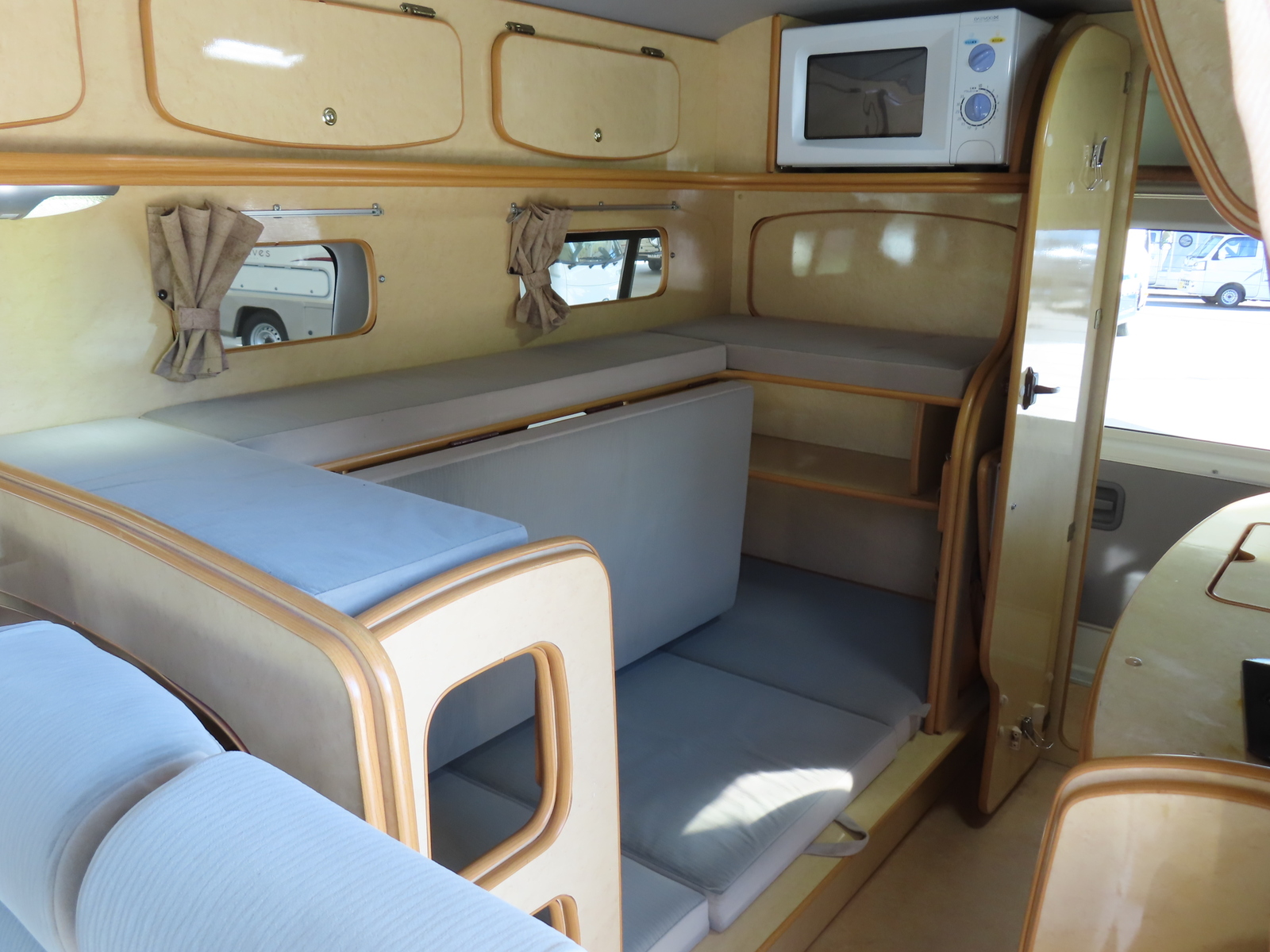 キャンピングカー バンコン ﾊｲｴｰｽ FOCS Di