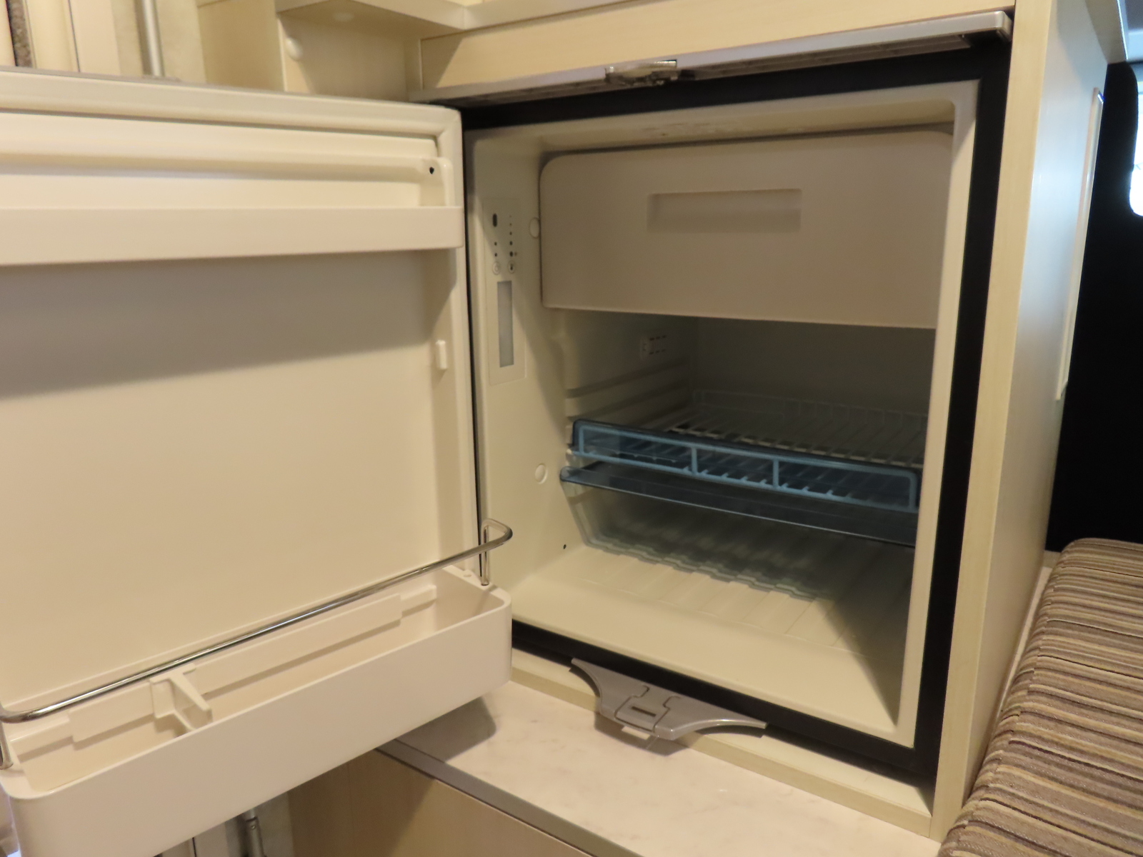 キャンピングカー キャブコン ﾋﾞｰｶﾑ NTBﾂﾊﾞｻ 家庭用ｴｱｺﾝ FF暖房 4WD