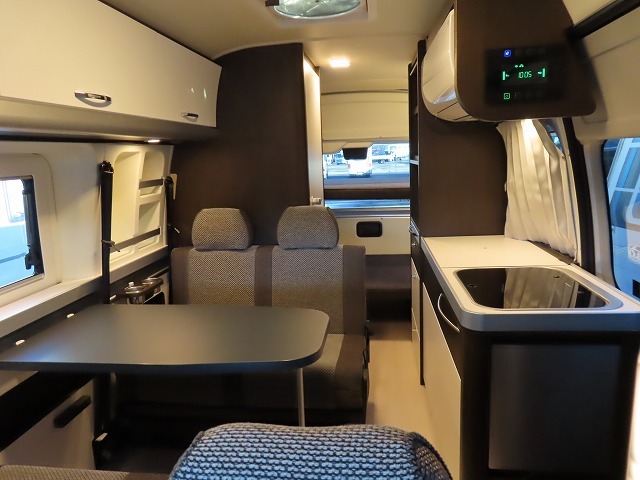 キャンピングカー バンコン ﾊｲｴｰｽ ﾄｲﾌｧｸﾄﾘｰ GT 家庭用ｴｱｺﾝ 4WD