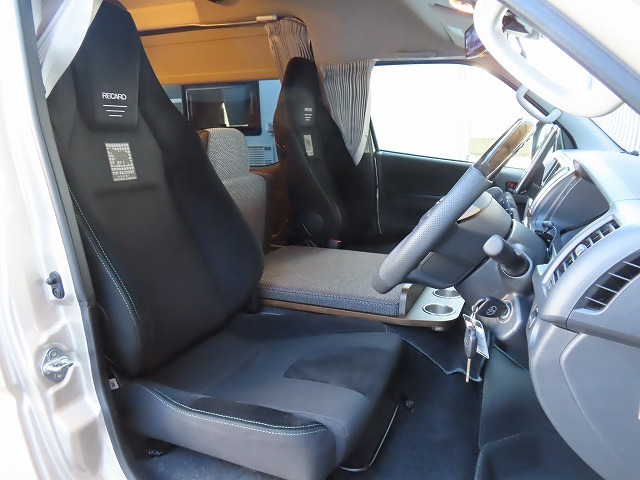 キャンピングカー バンコン ﾊｲｴｰｽ ﾄｲﾌｧｸﾄﾘｰ GT 家庭用ｴｱｺﾝ 4WD