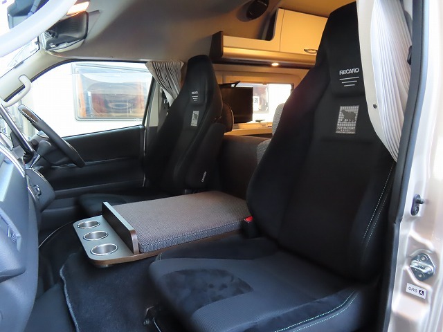 キャンピングカー バンコン ﾊｲｴｰｽ ﾄｲﾌｧｸﾄﾘｰ GT 家庭用ｴｱｺﾝ 4WD