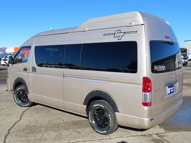 キャンピングカー バンコン ﾊｲｴｰｽ ﾄｲﾌｧｸﾄﾘｰ GT 家庭用ｴｱｺﾝ 4WD