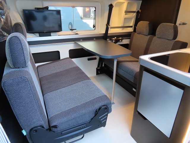 キャンピングカー バンコン ﾊｲｴｰｽ ﾄｲﾌｧｸﾄﾘｰ GT 家庭用ｴｱｺﾝ 4WD