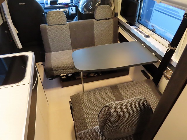 キャンピングカー バンコン ﾊｲｴｰｽ ﾄｲﾌｧｸﾄﾘｰ GT 家庭用ｴｱｺﾝ 4WD