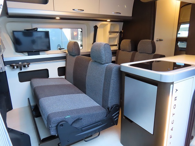 キャンピングカー バンコン ﾊｲｴｰｽ ﾄｲﾌｧｸﾄﾘｰ GT 家庭用ｴｱｺﾝ 4WD