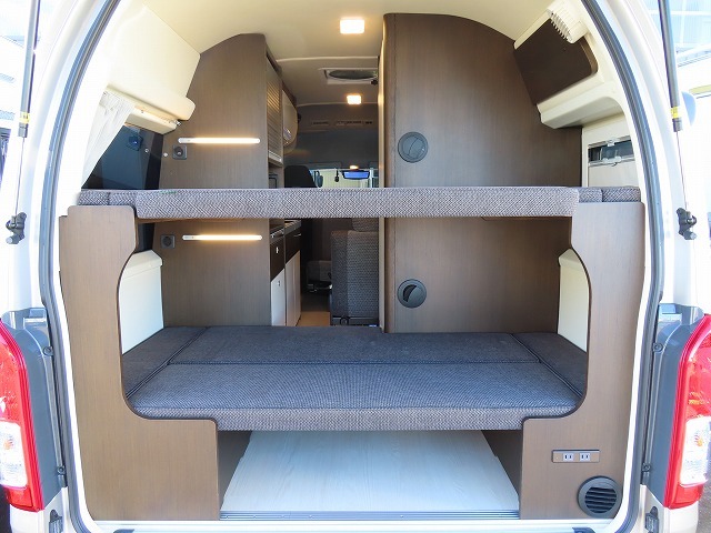 キャンピングカー バンコン ﾊｲｴｰｽ ﾄｲﾌｧｸﾄﾘｰ GT 家庭用ｴｱｺﾝ 4WD