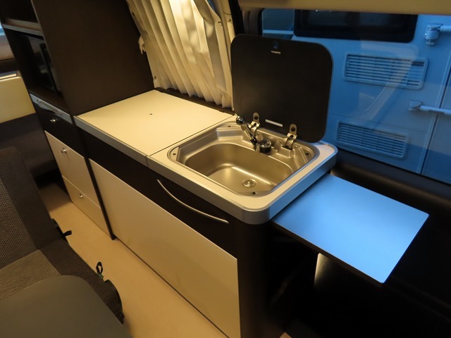 キャンピングカー バンコン ﾊｲｴｰｽ ﾄｲﾌｧｸﾄﾘｰ GT 家庭用ｴｱｺﾝ 4WD