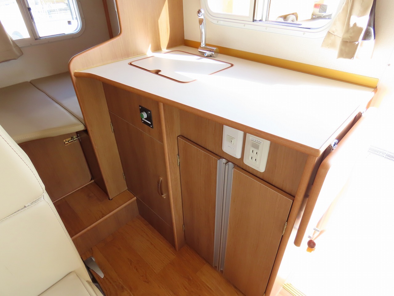 キャンピングカー キャブコン ﾎﾞﾝｺﾞ ﾏｯｸﾚｰﾃﾞｲﾌﾞﾚｲｸ FF暖房 窓ｴｱｺﾝ