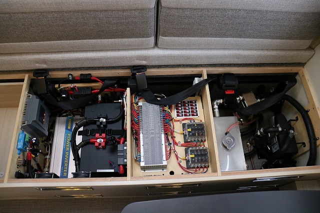 キャンピングカー キャブコン ｶﾑﾛｰﾄﾞ ｱﾈｯｸｽ ﾘﾊﾞﾃｨ52DB 4WD