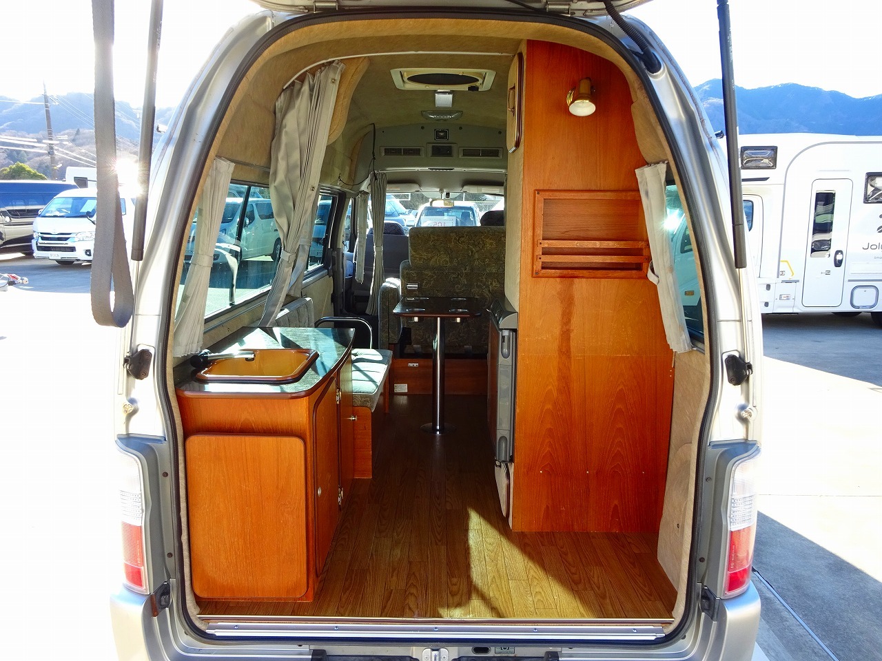 キャンピングカー バンコン ｷｬﾗﾊﾞﾝ ﾋﾞｰｸﾙ ﾌｭｰﾁｬｰ　FF　冷蔵庫