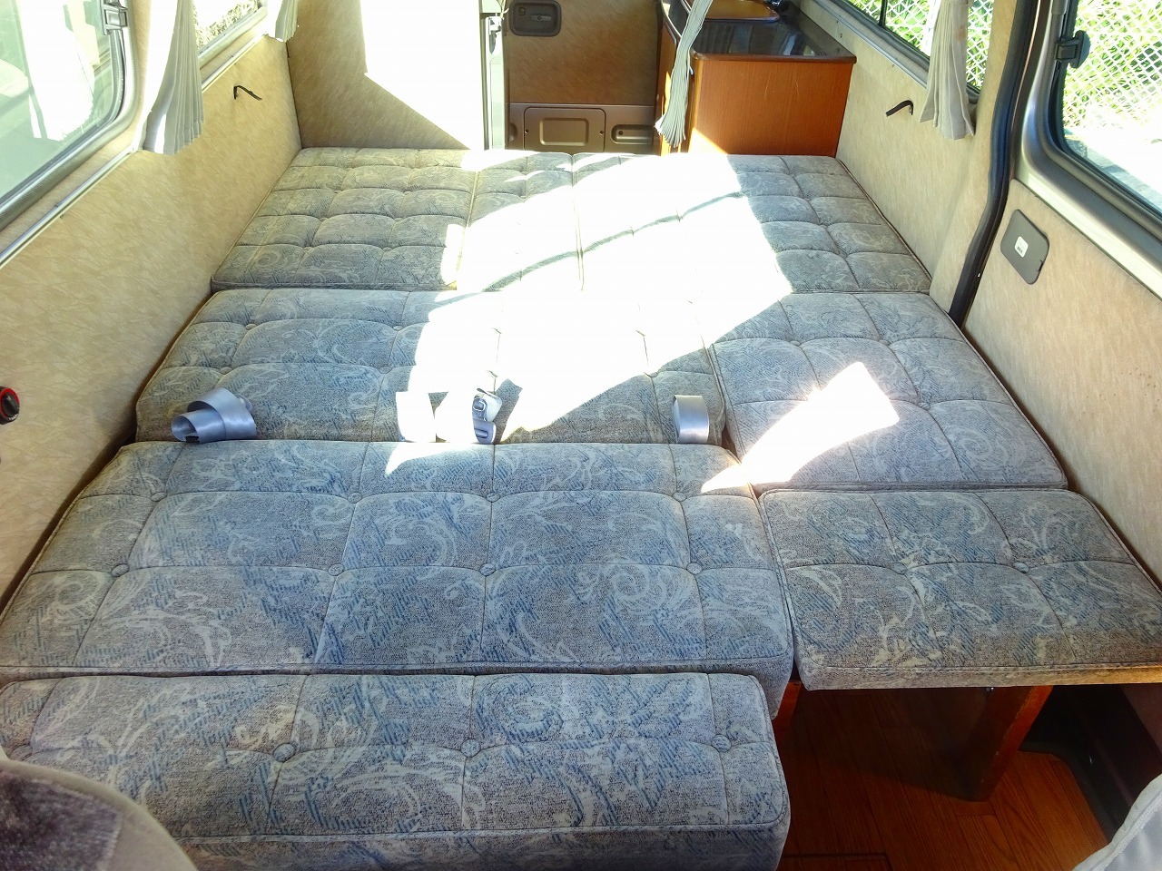 キャンピングカー バンコン ｷｬﾗﾊﾞﾝ ﾋﾞｰｸﾙ ﾌｭｰﾁｬｰ　FF　冷蔵庫