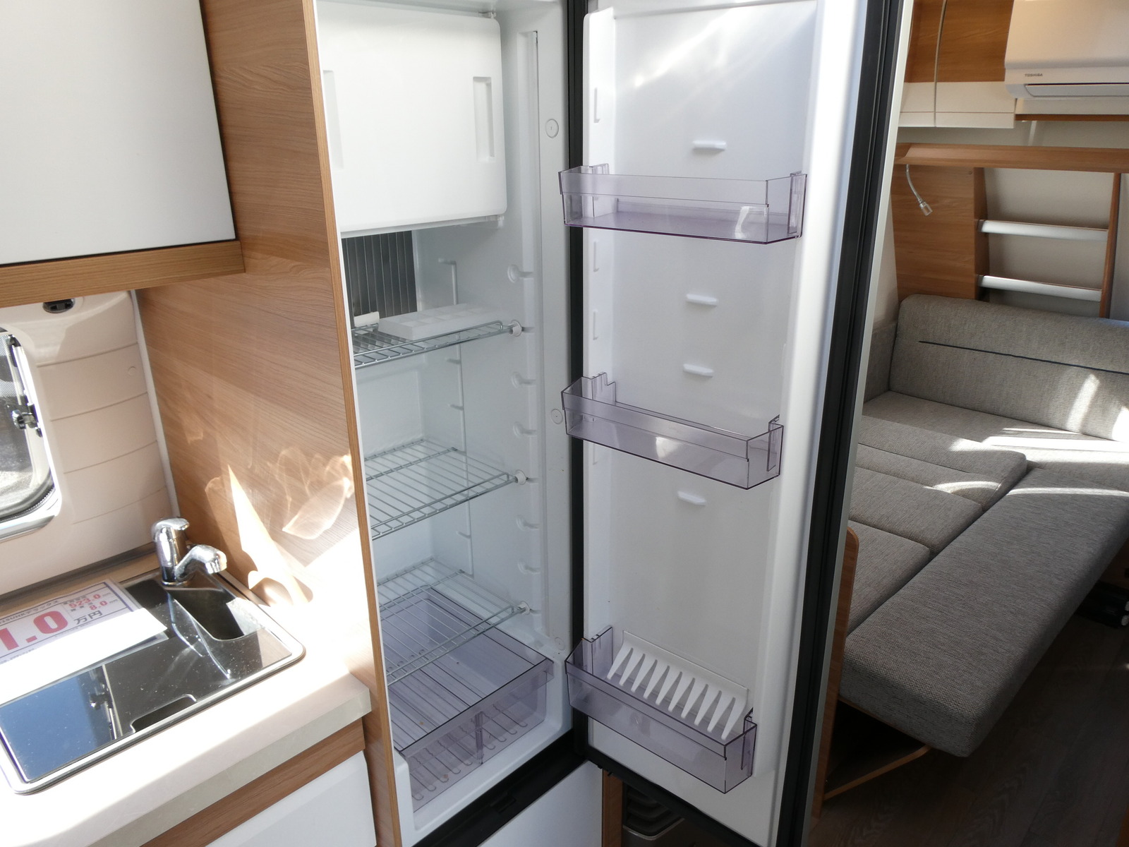 キャンピングカー トレーラー ﾎﾋﾞｰ　515UHKﾃﾞﾗｯｸｽ　家庭用ｴｱｺﾝ　温水ﾎﾞｲﾗｰ