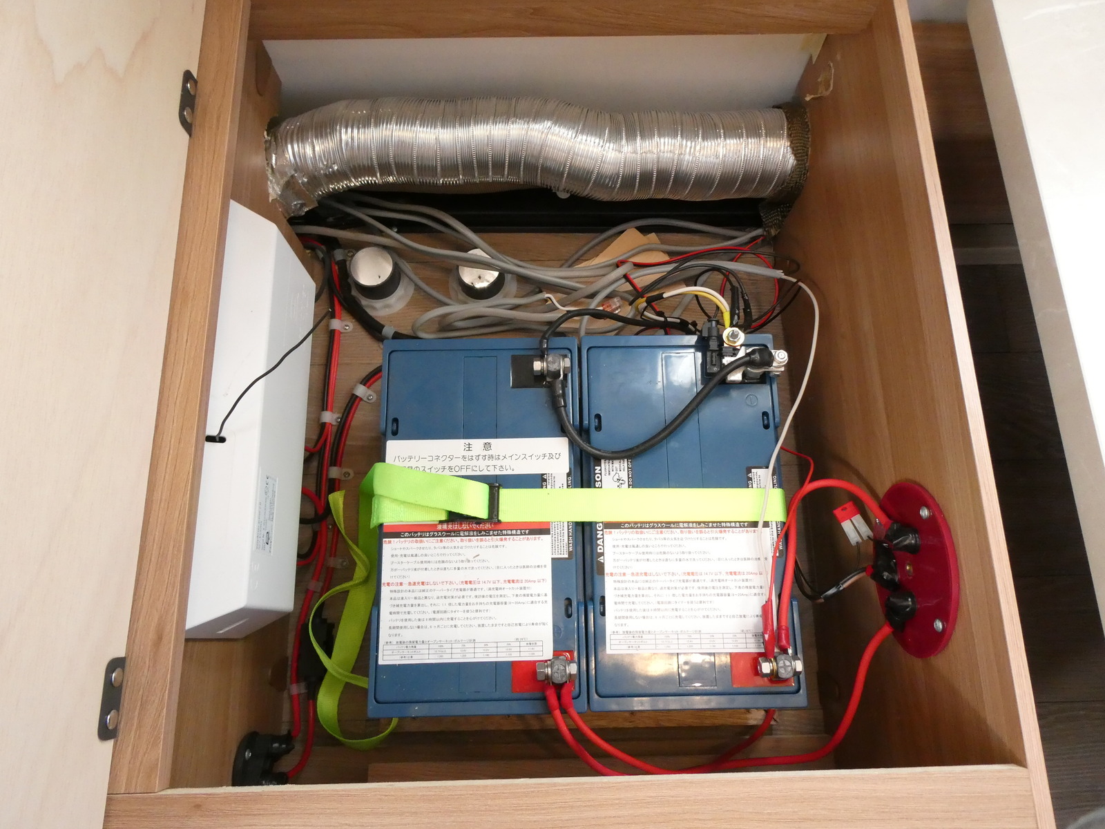 キャンピングカー トレーラー ﾎﾋﾞｰ　515UHKﾃﾞﾗｯｸｽ　家庭用ｴｱｺﾝ　温水ﾎﾞｲﾗｰ