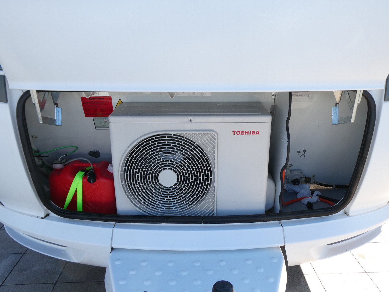 キャンピングカー トレーラー ﾎﾋﾞｰ　515UHKﾃﾞﾗｯｸｽ　家庭用ｴｱｺﾝ　温水ﾎﾞｲﾗｰ