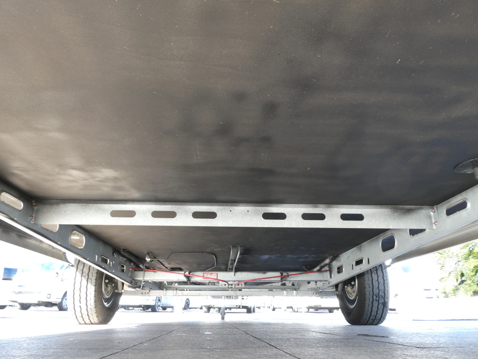 キャンピングカー トレーラー ﾎﾋﾞｰ　515UHKﾃﾞﾗｯｸｽ　家庭用ｴｱｺﾝ　温水ﾎﾞｲﾗｰ