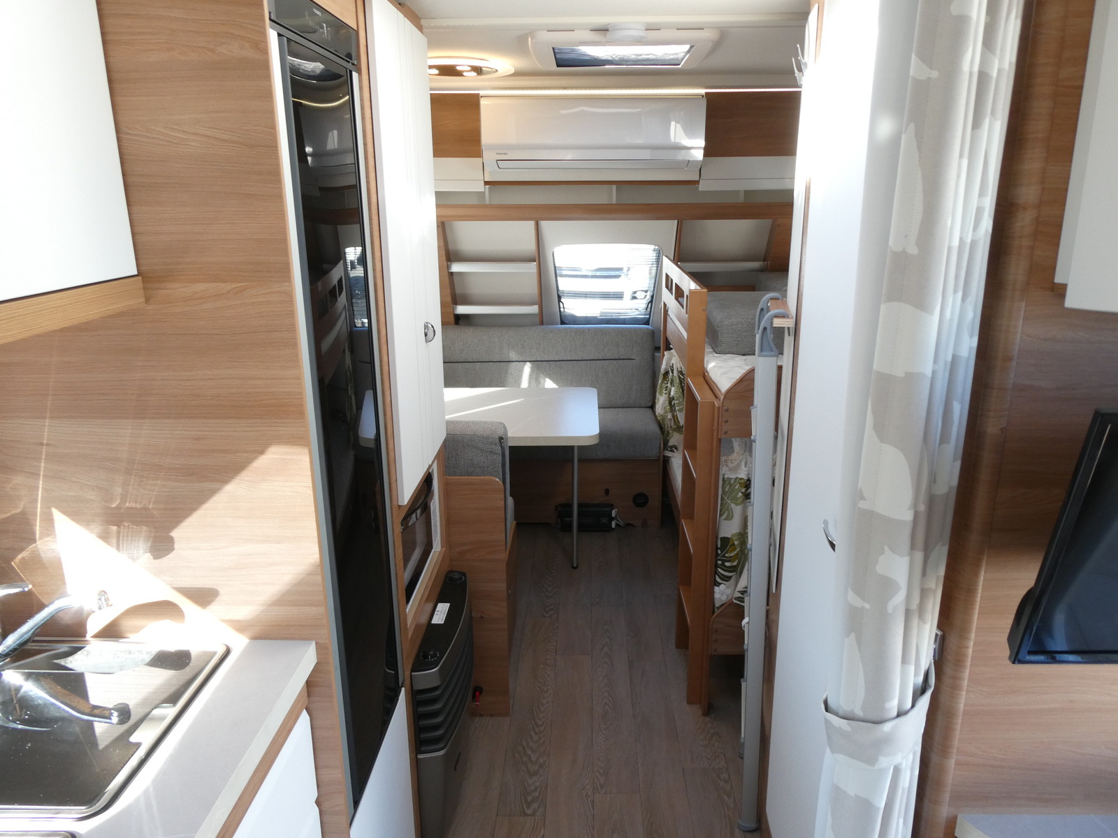 キャンピングカー トレーラー ﾎﾋﾞｰ　515UHKﾃﾞﾗｯｸｽ　家庭用ｴｱｺﾝ　温水ﾎﾞｲﾗｰ