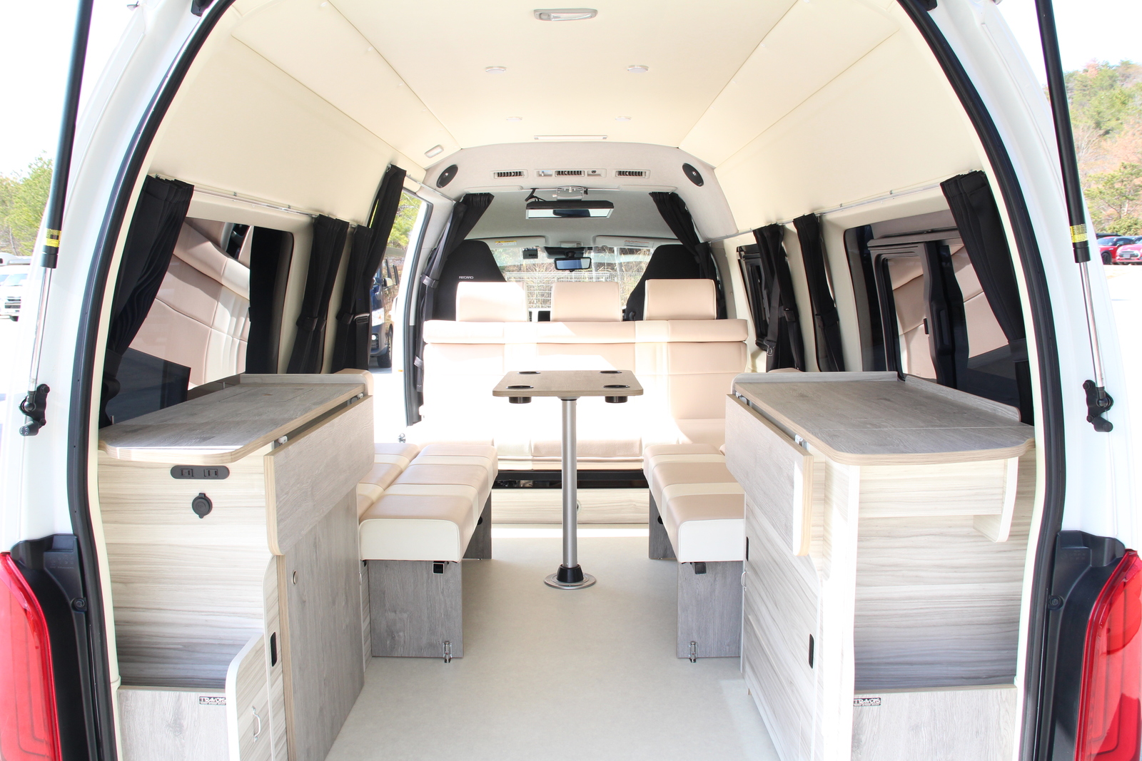 キャンピングカー バンコン ﾊｲｴｰｽ ﾃｨﾋﾟｰ ﾄﾗﾎﾞｲT200SL-R 4WD