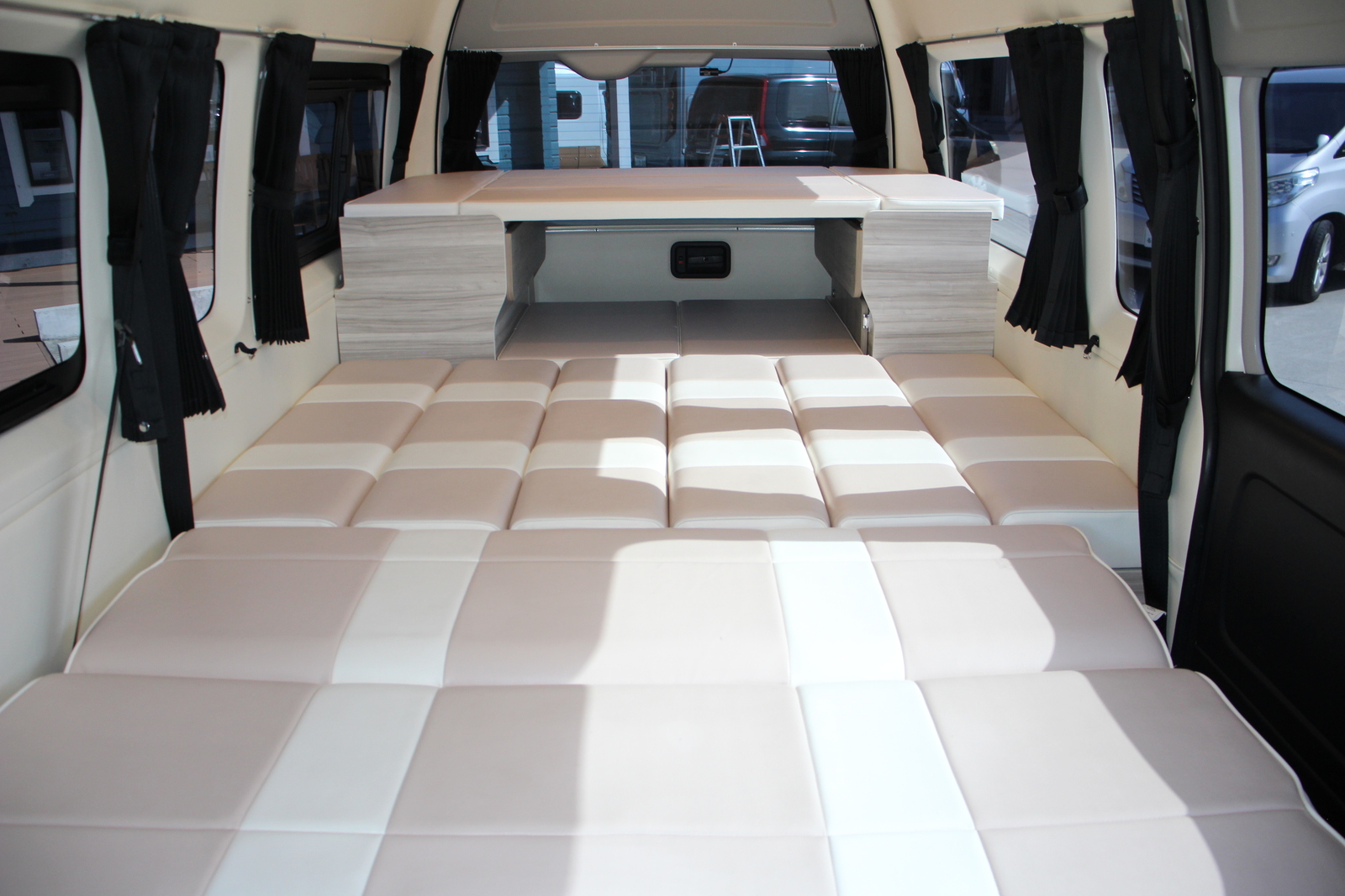 キャンピングカー バンコン ﾊｲｴｰｽ ﾃｨﾋﾟｰ ﾄﾗﾎﾞｲT200SL-R 4WD