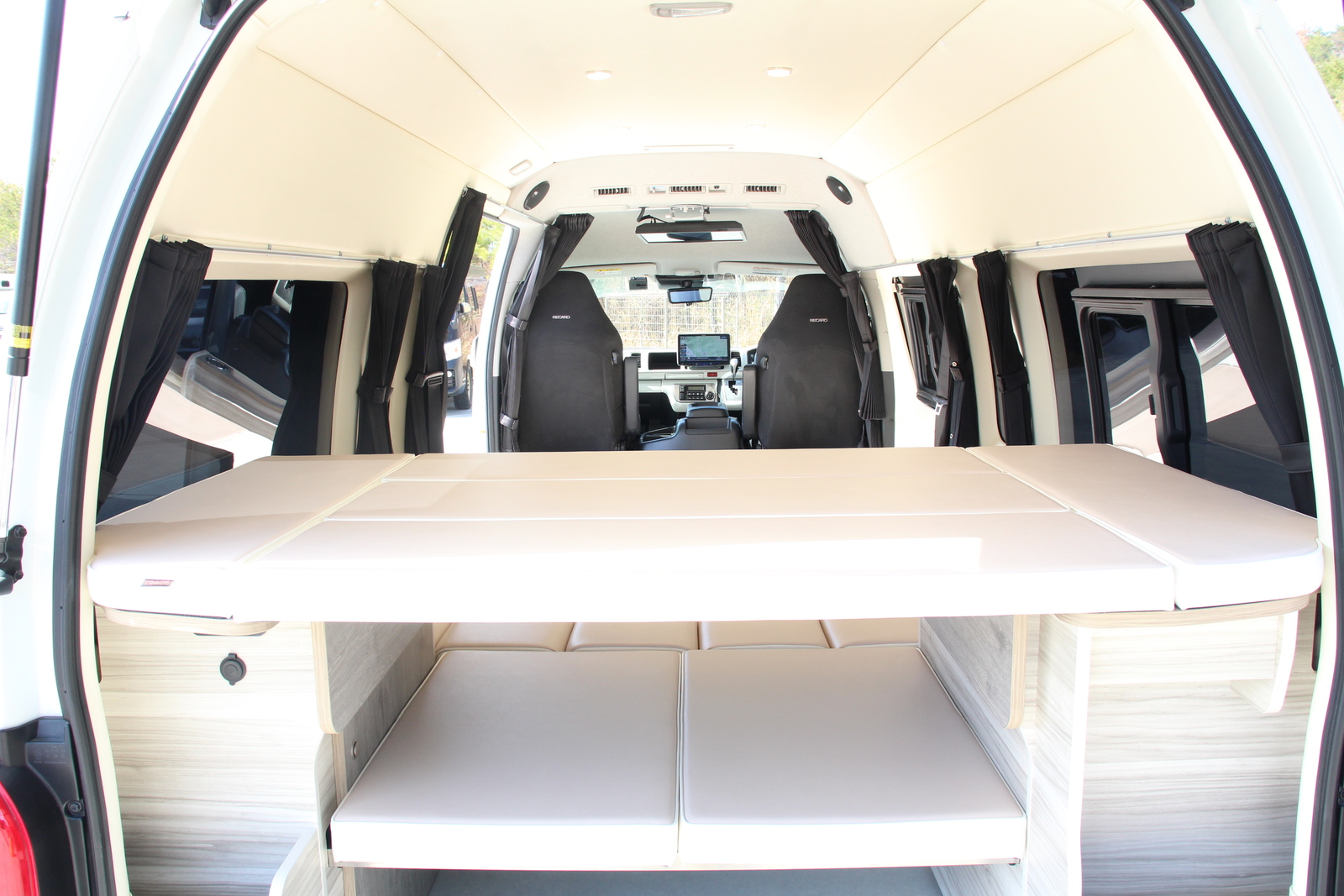 キャンピングカー バンコン ﾊｲｴｰｽ ﾃｨﾋﾟｰ ﾄﾗﾎﾞｲT200SL-R 4WD