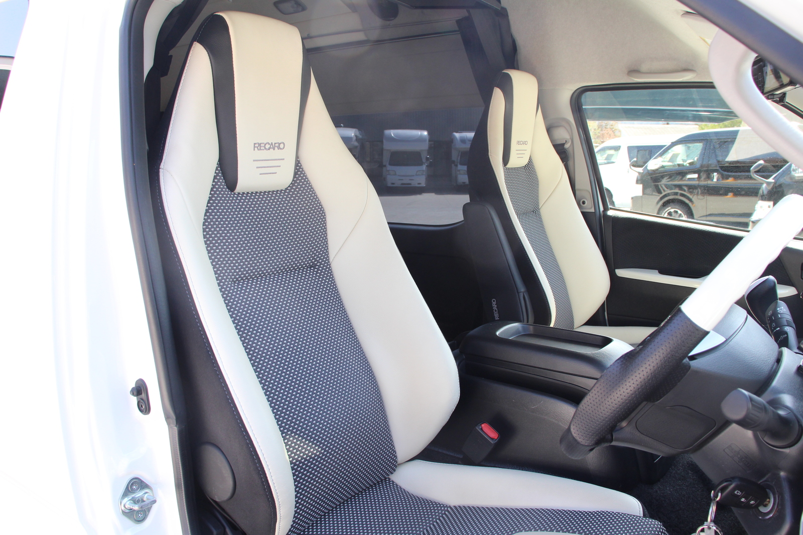 キャンピングカー バンコン ﾊｲｴｰｽ ﾃｨﾋﾟｰ ﾄﾗﾎﾞｲT200SL-R 4WD