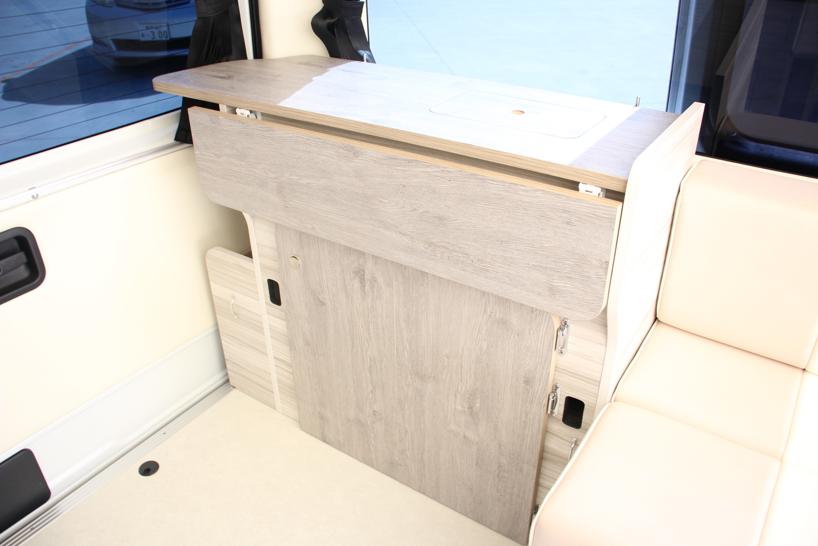 キャンピングカー バンコン ﾊｲｴｰｽ ﾃｨﾋﾟｰ ﾄﾗﾎﾞｲT200SL-R 4WD