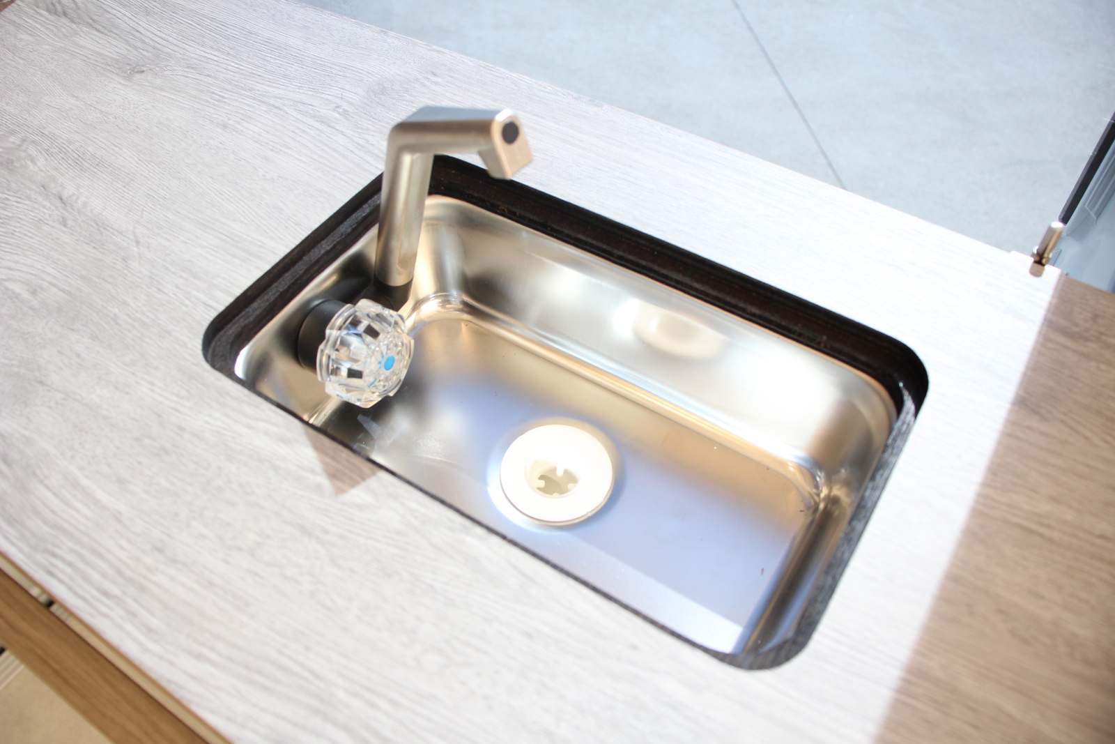 キャンピングカー バンコン ﾊｲｴｰｽ ﾃｨﾋﾟｰ ﾄﾗﾎﾞｲT200SL-R 4WD