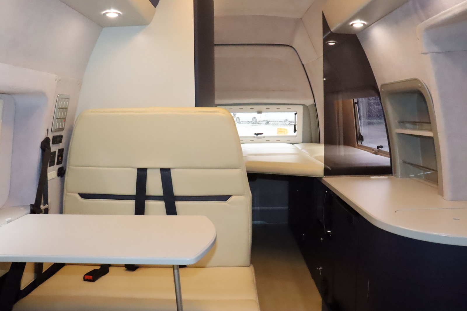 キャンピングカー バンコン ﾊｲｴｰｽ ﾎﾜｲﾄﾊｳｽ ﾀｲﾑﾏｼﾝ 4WD