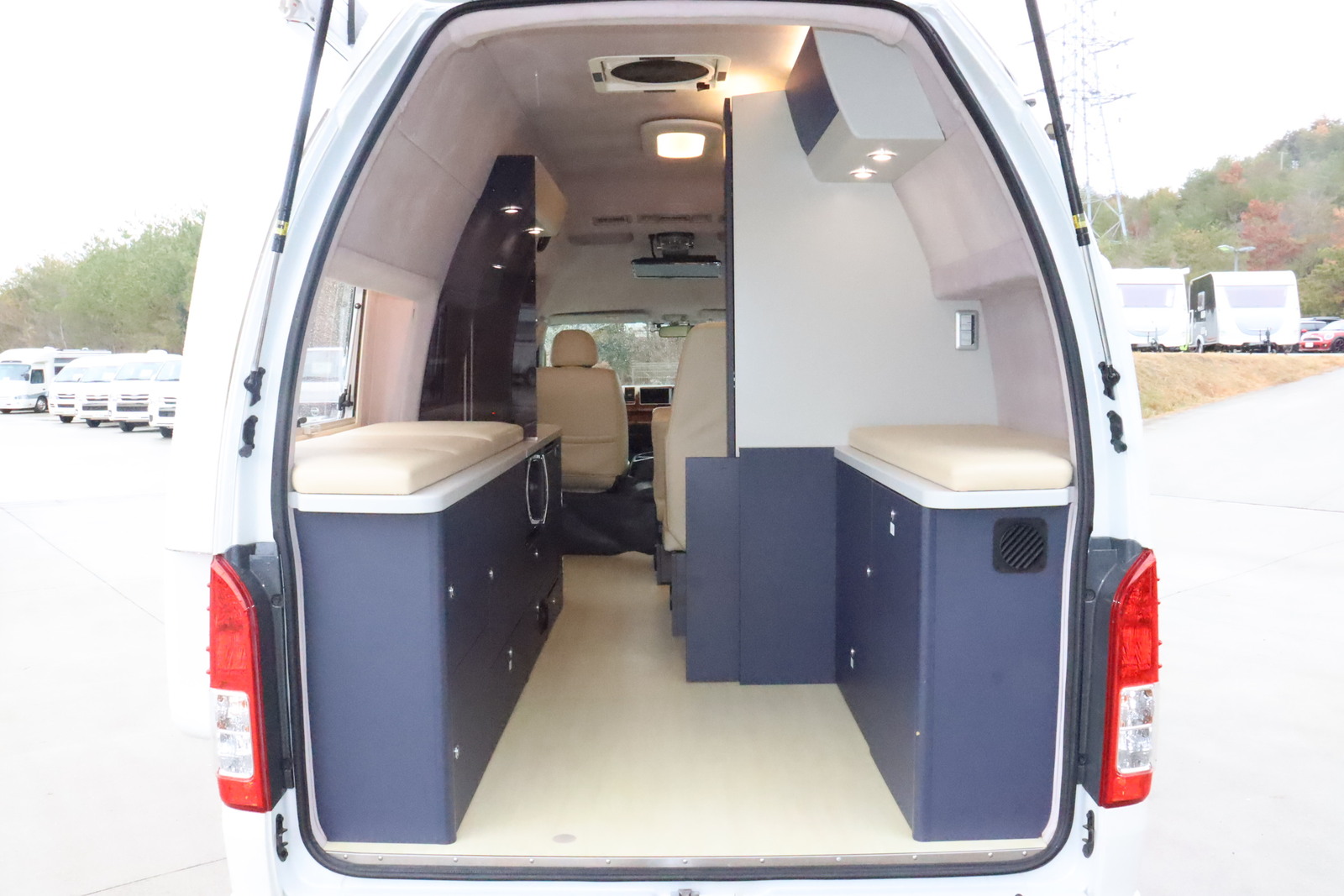 キャンピングカー バンコン ﾊｲｴｰｽ ﾎﾜｲﾄﾊｳｽ ﾀｲﾑﾏｼﾝ 4WD