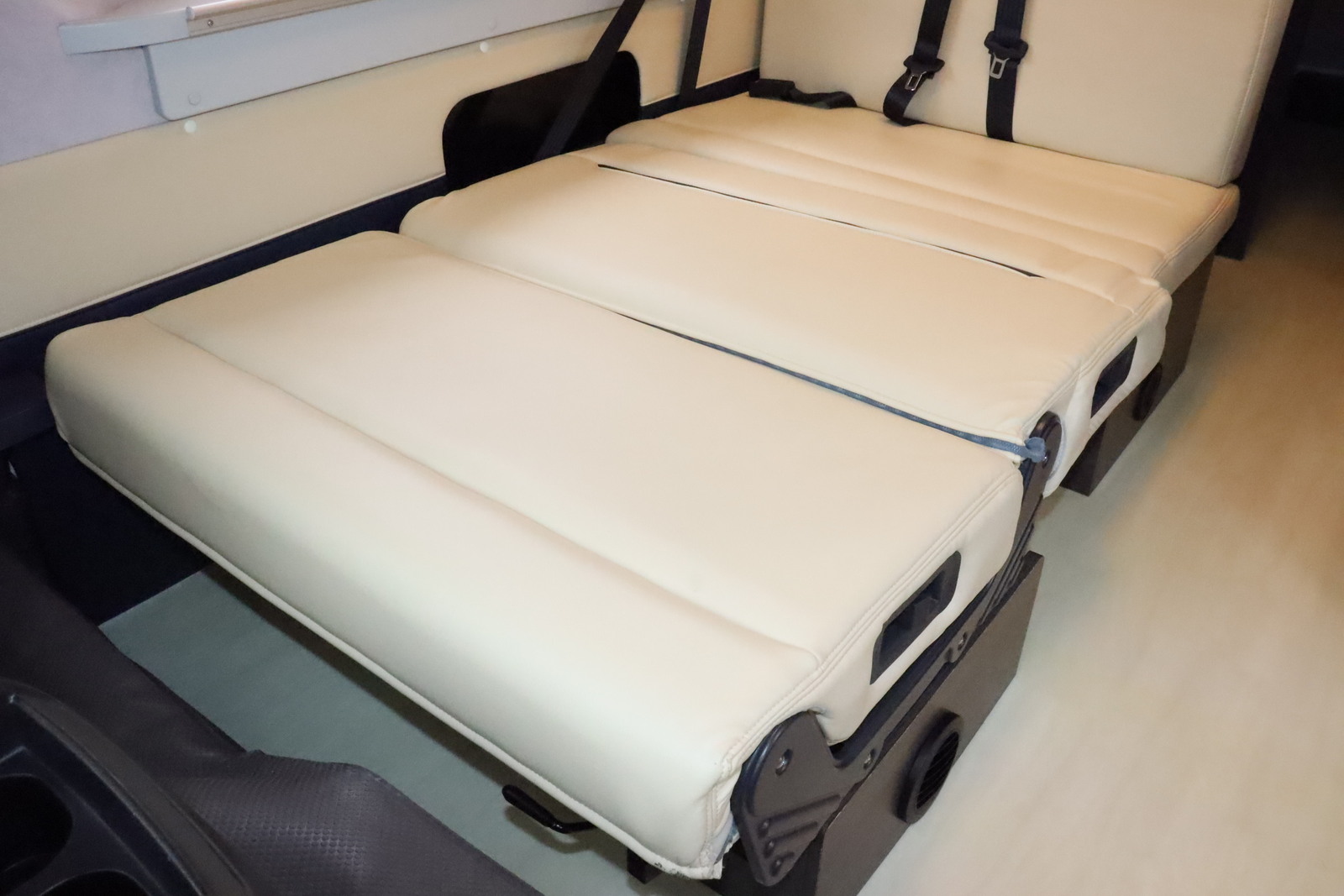 キャンピングカー バンコン ﾊｲｴｰｽ ﾎﾜｲﾄﾊｳｽ ﾀｲﾑﾏｼﾝ 4WD