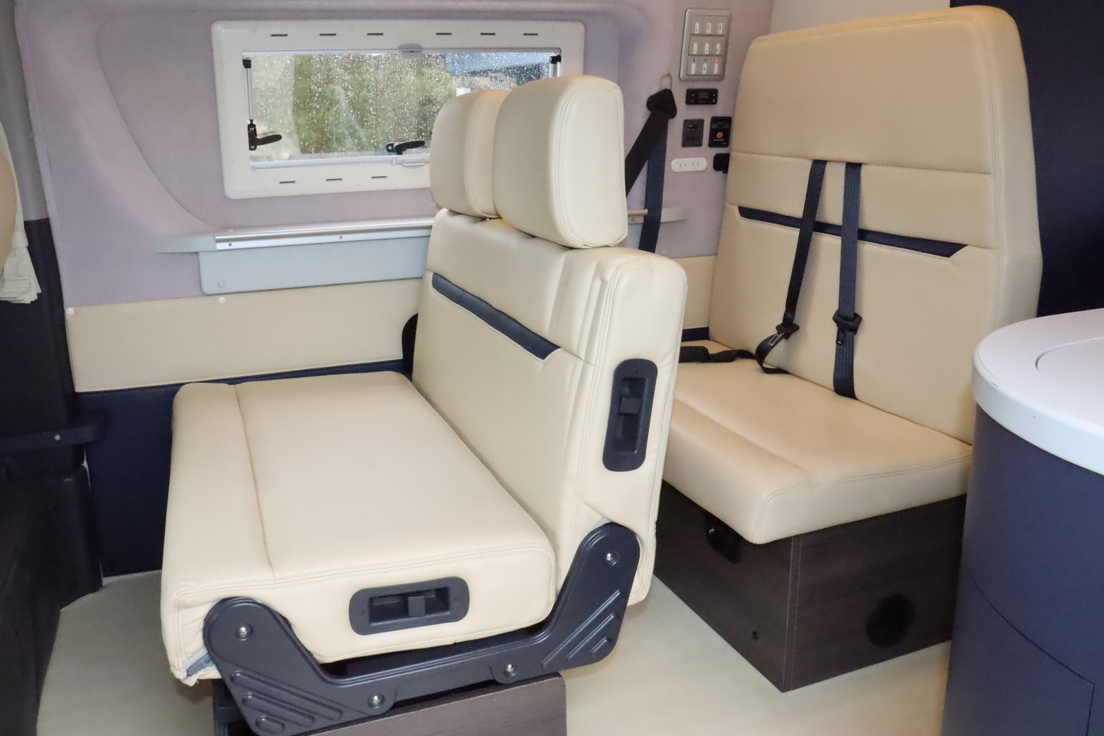 キャンピングカー バンコン ﾊｲｴｰｽ ﾎﾜｲﾄﾊｳｽ ﾀｲﾑﾏｼﾝ 4WD