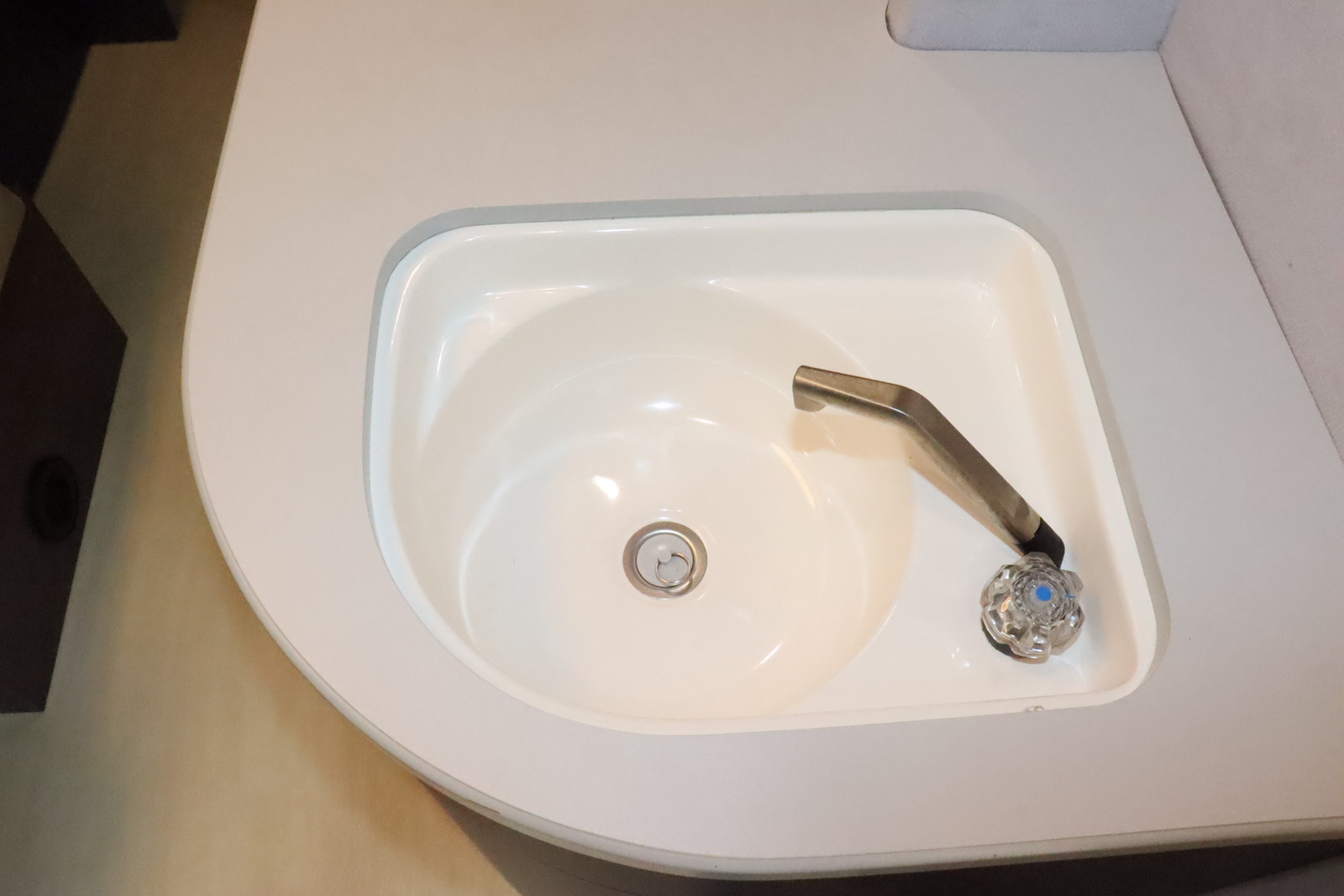 キャンピングカー バンコン ﾊｲｴｰｽ ﾎﾜｲﾄﾊｳｽ ﾀｲﾑﾏｼﾝ 4WD