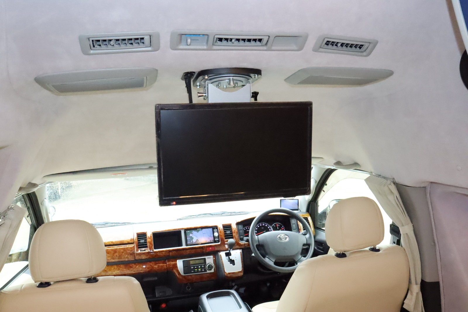 キャンピングカー バンコン ﾊｲｴｰｽ ﾎﾜｲﾄﾊｳｽ ﾀｲﾑﾏｼﾝ 4WD