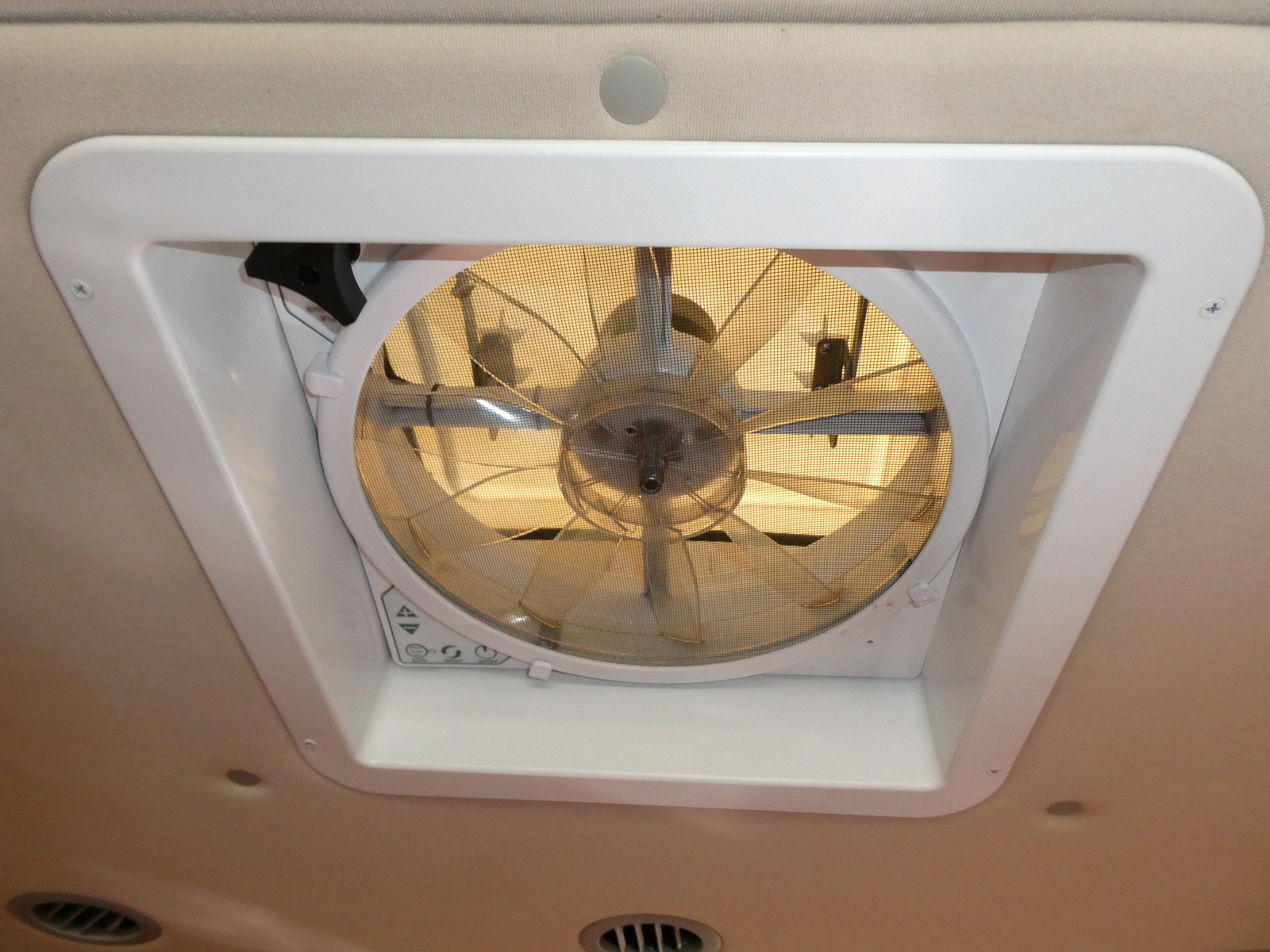 キャンピングカー バンコン LTｷｬﾝﾊﾟｰｽﾞ製　LTｳｫｰｶｰ　FFﾋｰﾀｰ　ｿｰﾗｰ