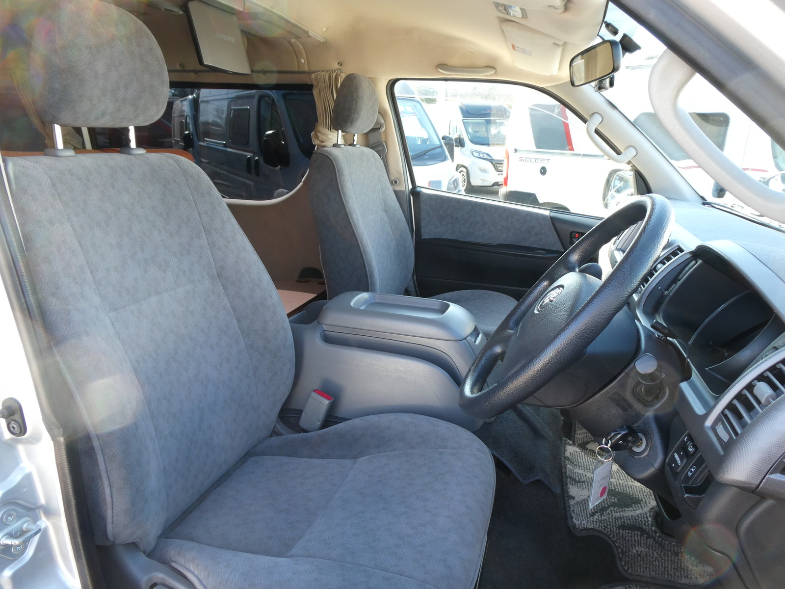 キャンピングカー バンコン LTｷｬﾝﾊﾟｰｽﾞ製　LTｳｫｰｶｰ　FFﾋｰﾀｰ　ｿｰﾗｰ