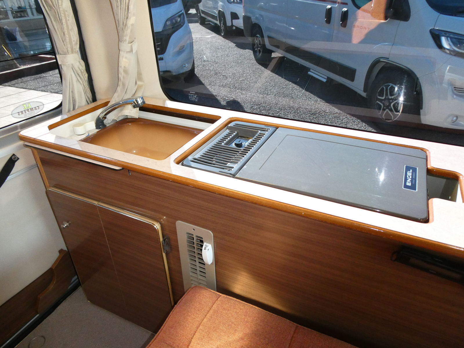 キャンピングカー バンコン LTｷｬﾝﾊﾟｰｽﾞ製　LTｳｫｰｶｰ　FFﾋｰﾀｰ　ｿｰﾗｰ